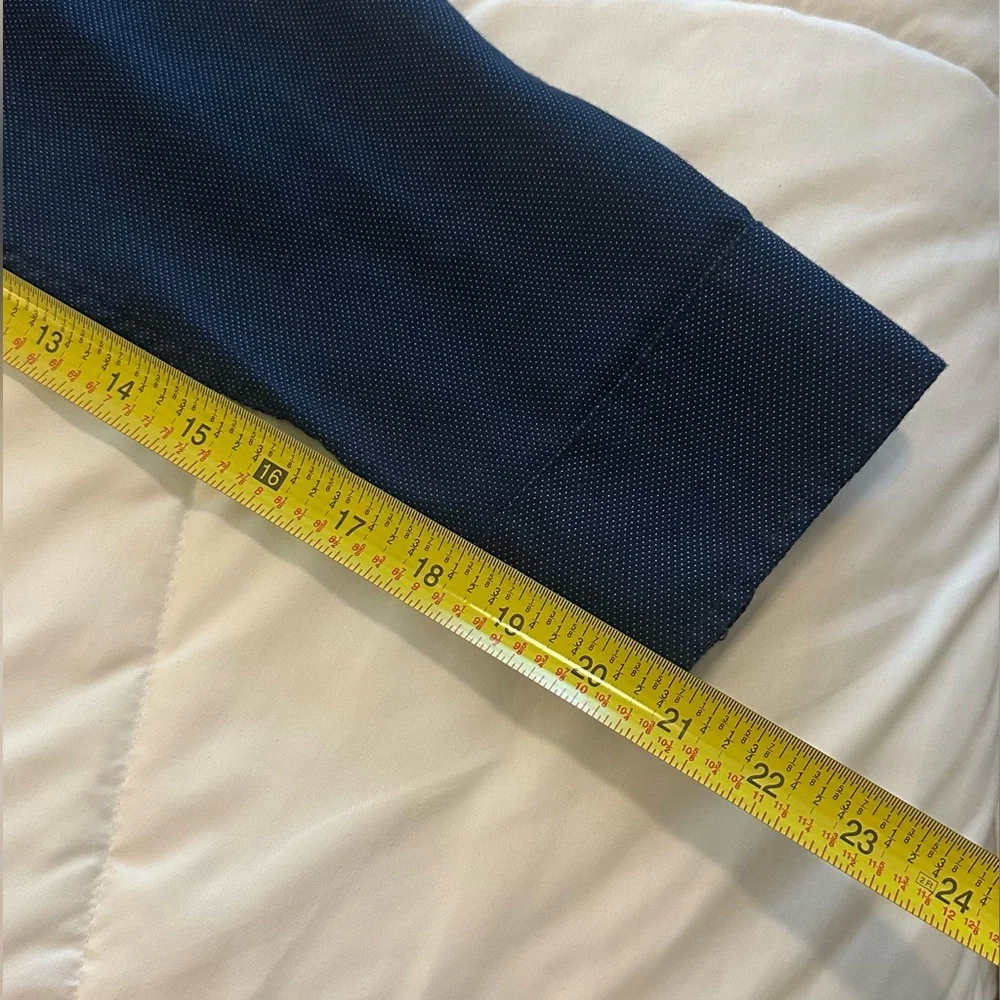 Van Heusen Never Tuck Classic Navy Button Down Shirt Size M - Picture 8 of 11